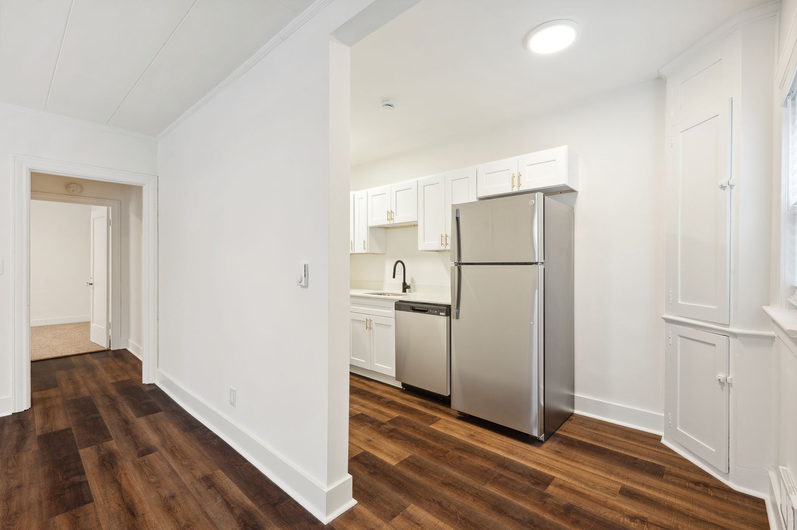 Seattle Apartment: 605 5th Ave N
