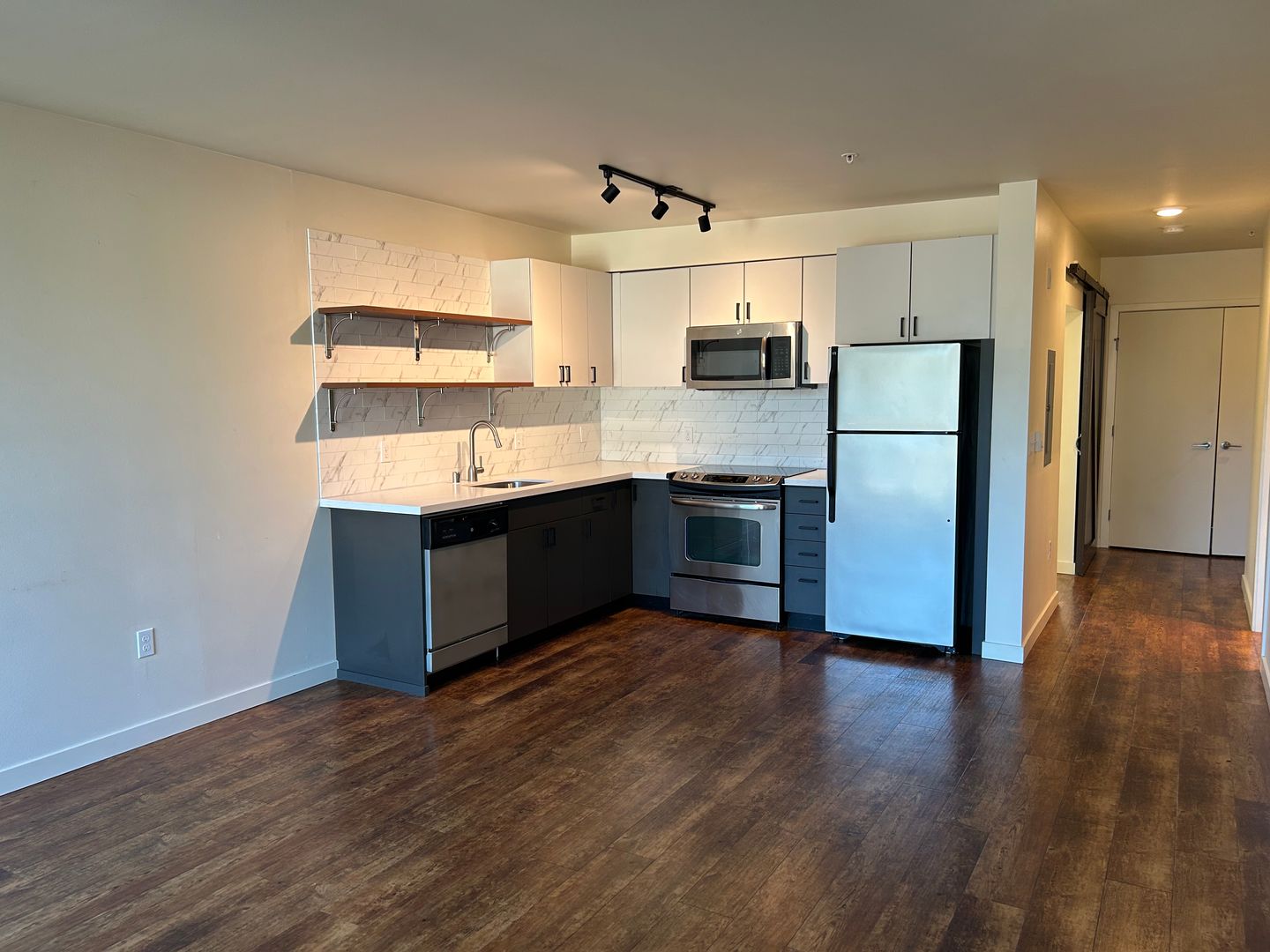 Seattle Apartment: 4111 Stone Way N
