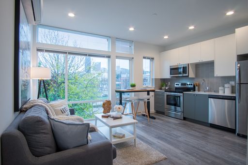 Modern 3BR/3BA Townhouse with Rooftop Views in Yesler Terrace – photo 1