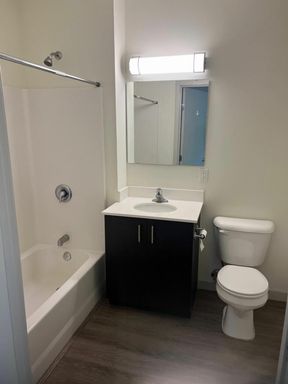 Modern Studio, Rooftop Deck, Great Location! – photo 1