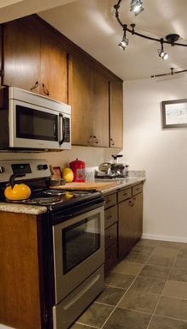 Seattle Apartment: 3616 Greenwood AVE N.
