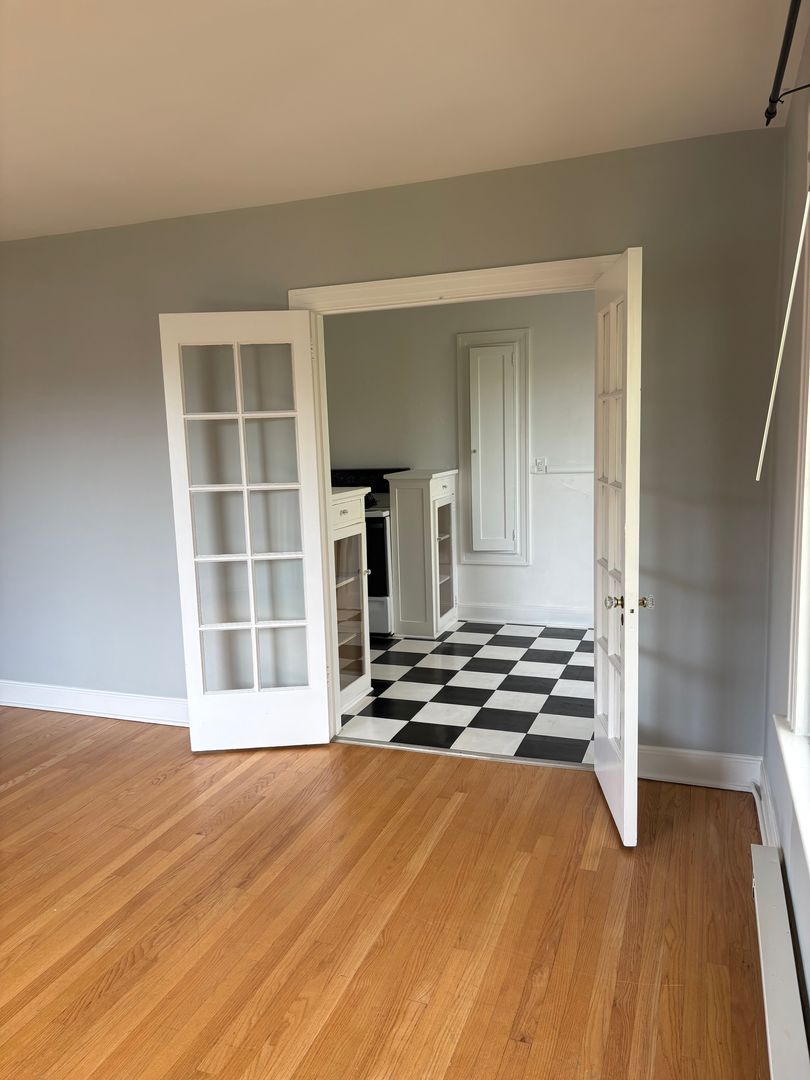 Seattle Apartment: 1620 N 45th St