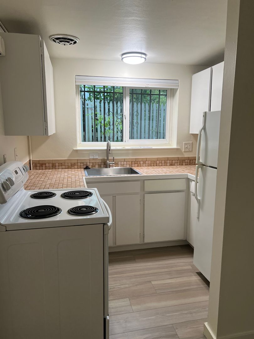 Seattle Apartment: 421 18th Ave E