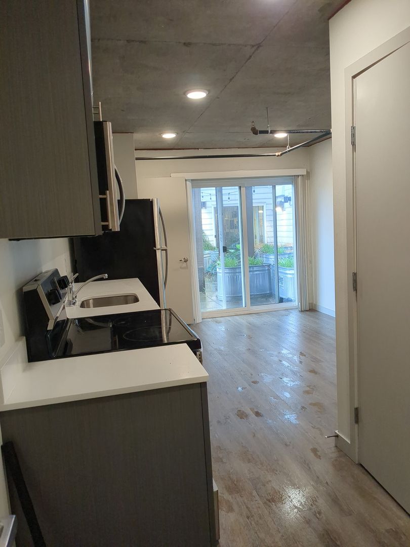 Seattle Apartment: 6404 9th Ave NE