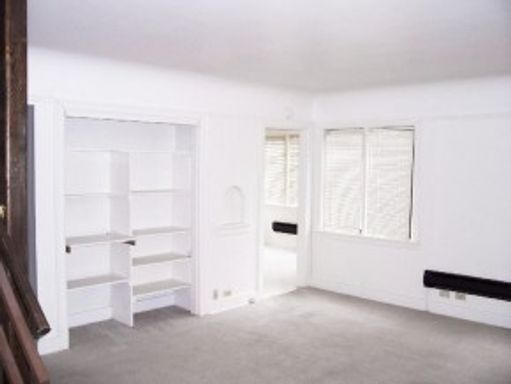 Charming Tudor Style Townhome, Close to UW, Great Location! – photo 1