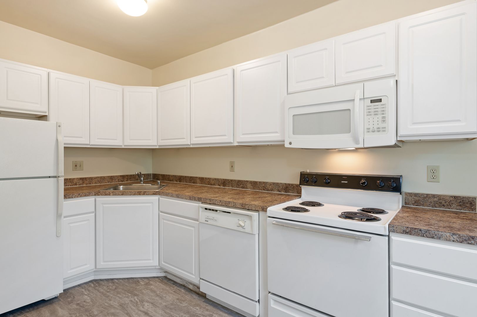 Seattle Apartment: 605 5th Ave N