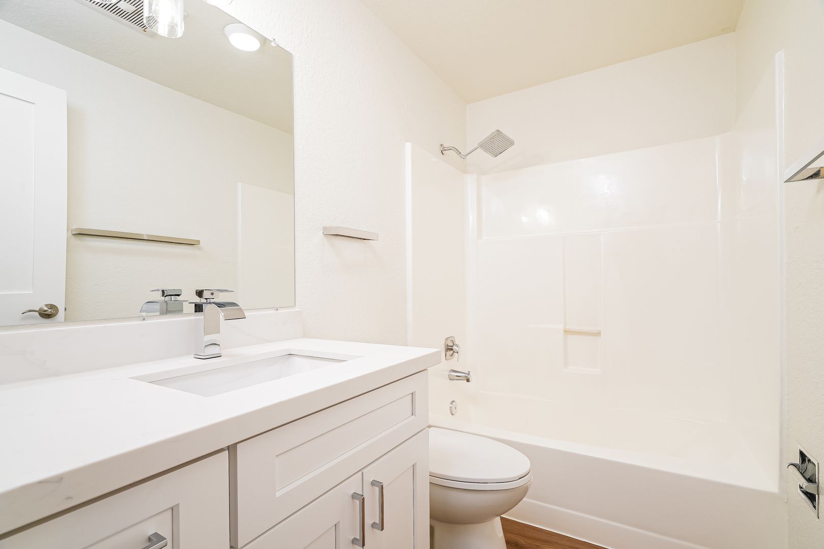 Everett Apartment: 5701 & 5707 Highway Place