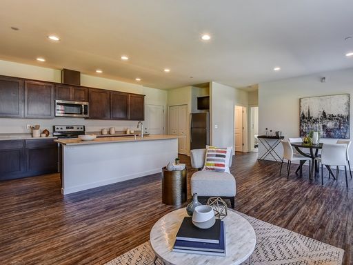 Large 2 Bedroom, 2 Bathroom, Washer and Dryer in Unit, Great Location!
