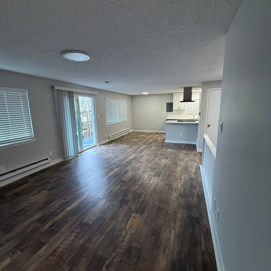Seattle Apartment: 1525 NW 52nd Street