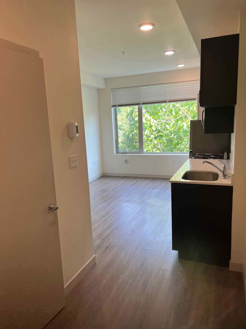 Seattle Apartment: 1240 N Midvale Pl