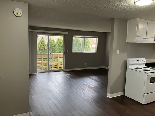 Large 1 Bedroom/ 1 Bathroom in Bellevue! Free Reserved Parking & ONE MONTH FREE RENT! – photo 1
