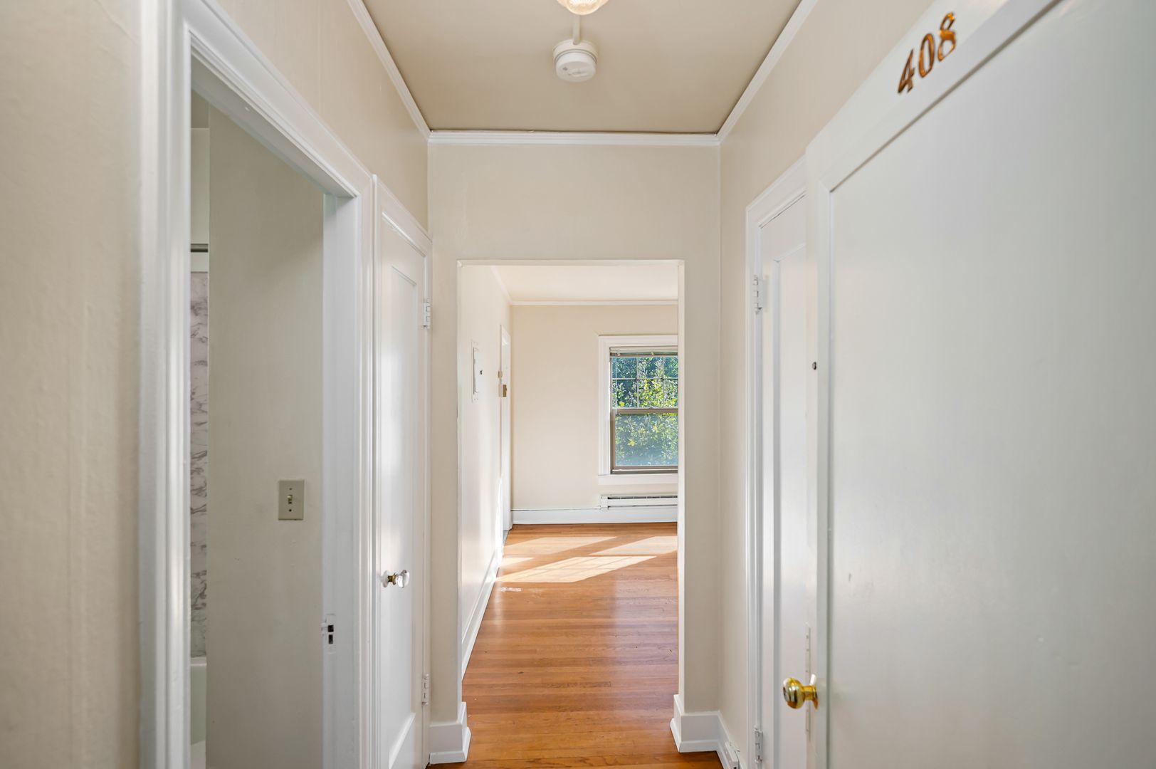 Seattle Apartment: 605 5th Ave N