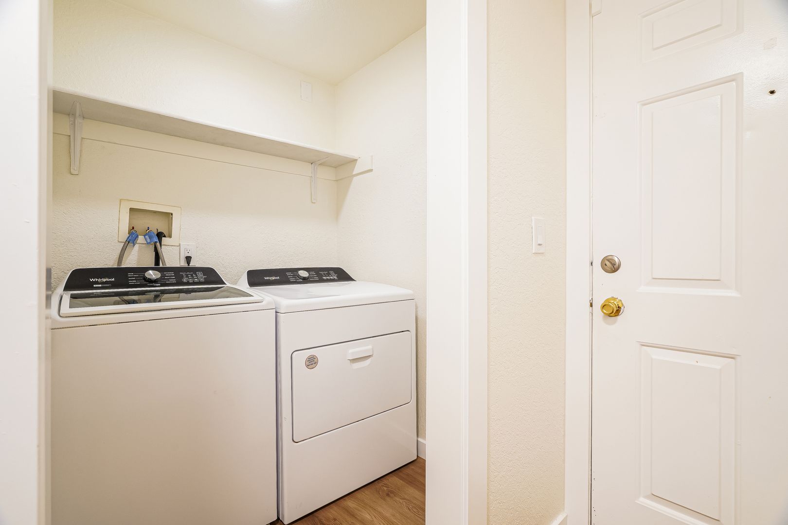 Everett Apartment: 5701 & 5707 Highway Place
