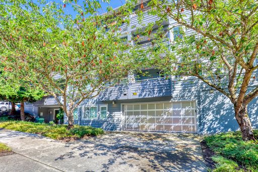 Newly Renovated 2 Bedroom, 1.5 Bathroom, W/D In Unit! – photo 1