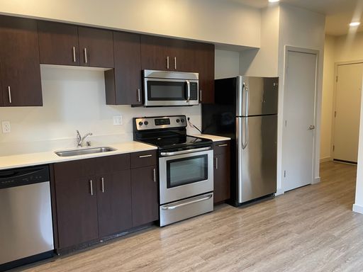 Modern Studio, Rooftop Deck, Available Now! – photo 1