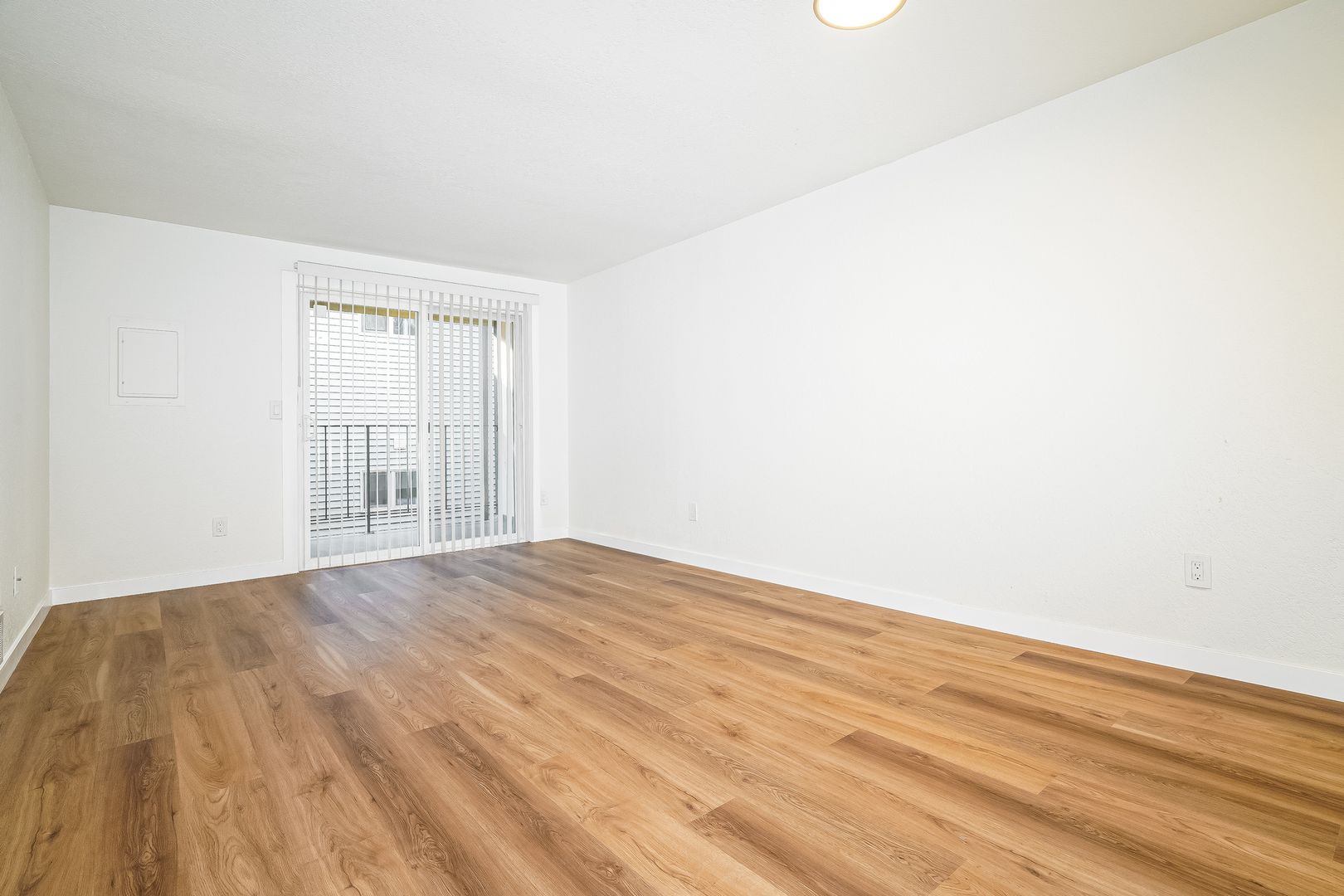 Everett Apartment: 5701 & 5707 Highway Place