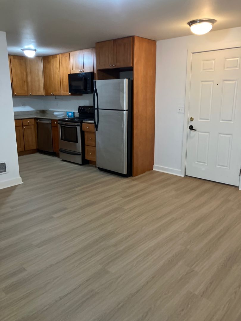 Seattle Apartment: 700 NW Market St