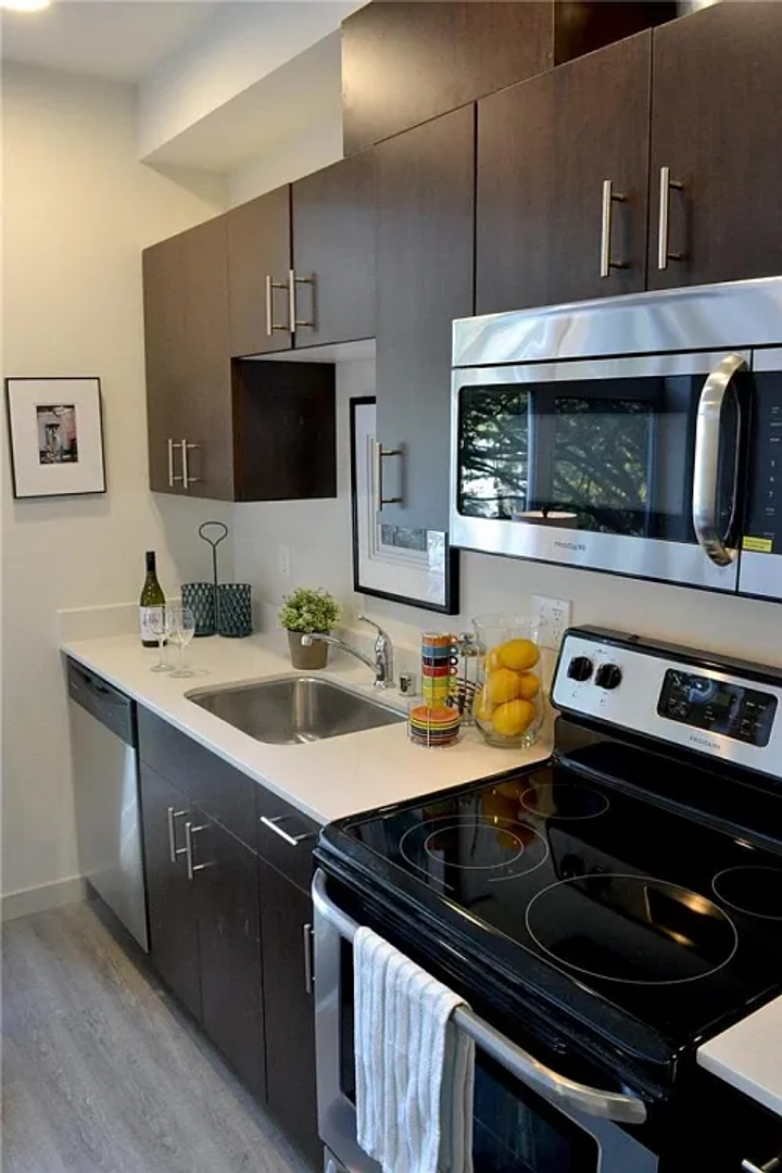 Seattle Apartment: 1113 E. John St.