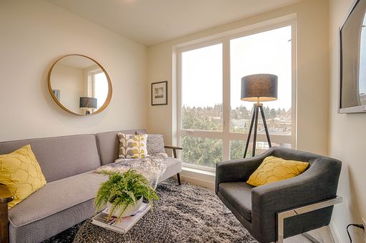 1 Bedroom, 1 Bathroom, In Unit Washer and Dryer, Great Location! – photo 1