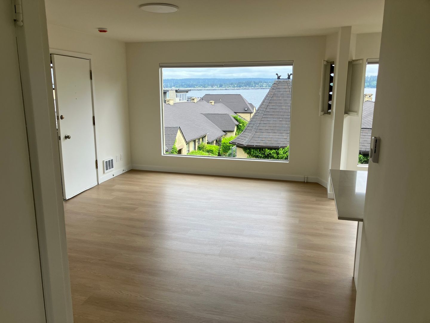 Seattle Apartment: 2012 43rd Ave E