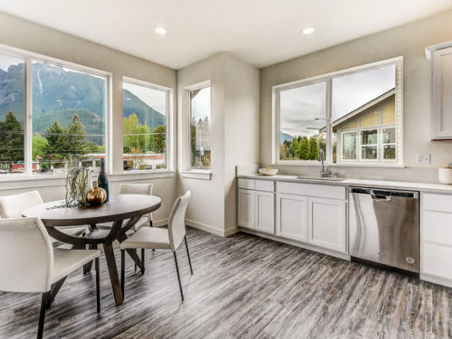 North Bend Apartment: 220 SE Orchard Dr