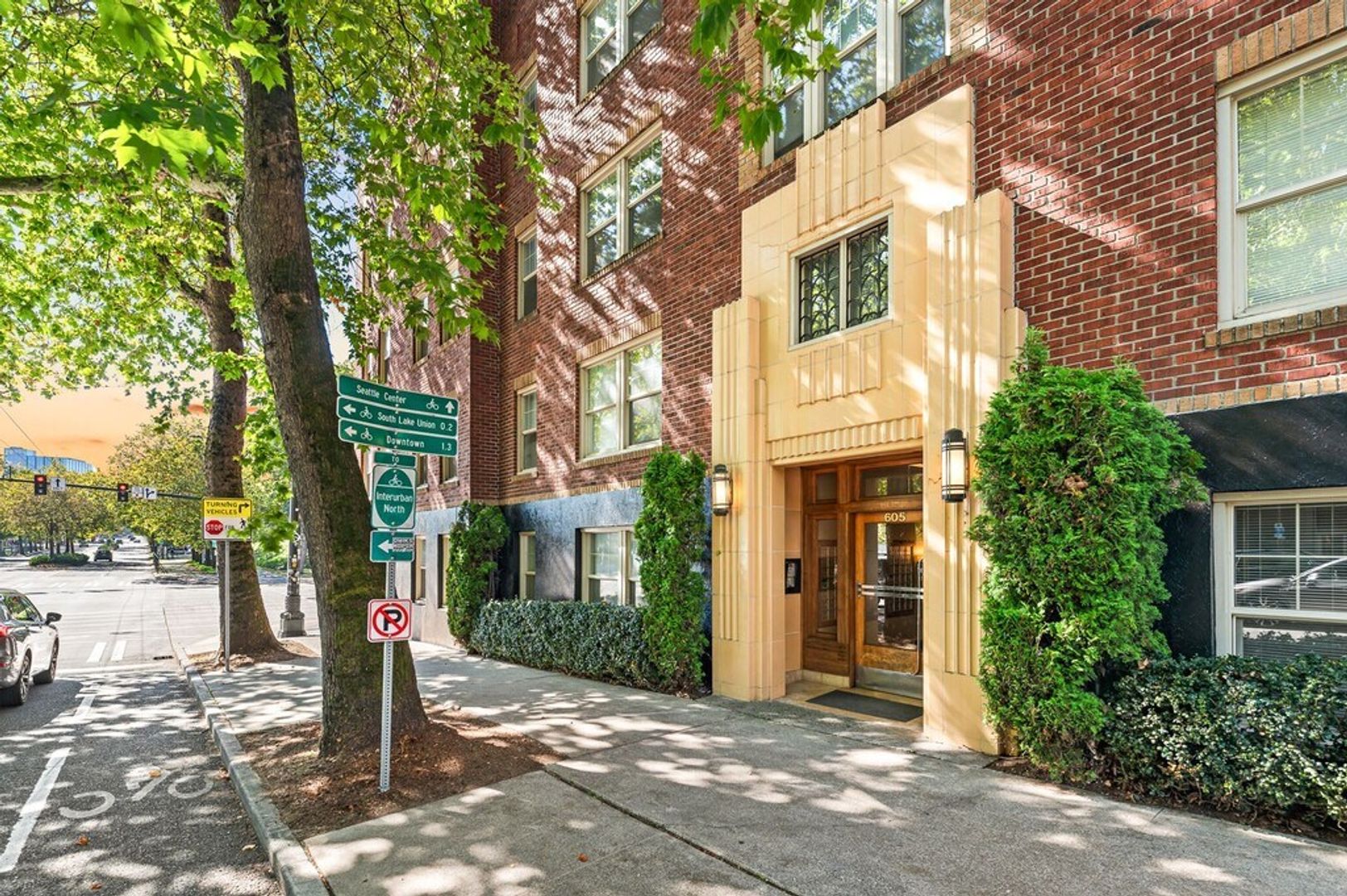 Seattle Apartment: 605 5th Ave N