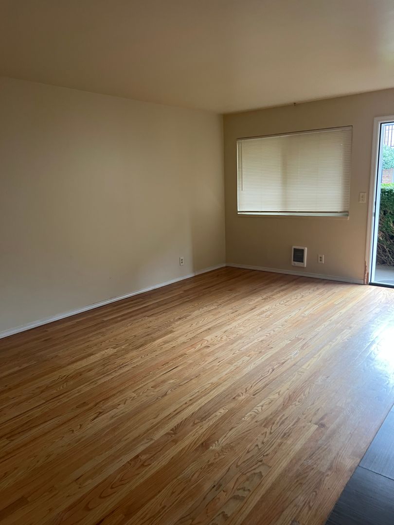 Seattle Apartment: 4821 Fauntleroy Way SW