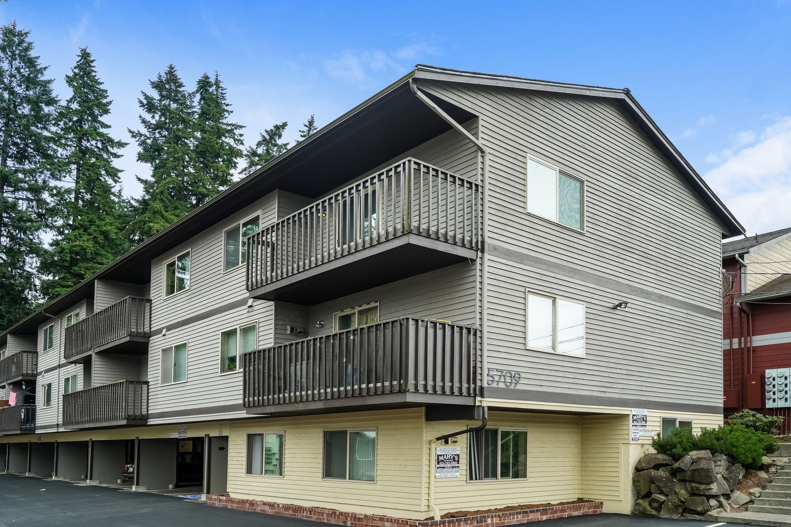 Everett Apartment: 5709 Highway Place