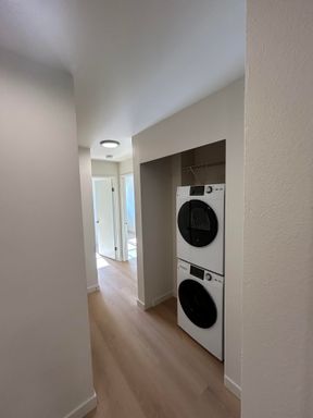 Newly Renovated 2 Bedroom, 1.5 Bathroom, W/D In Unit! – photo 1