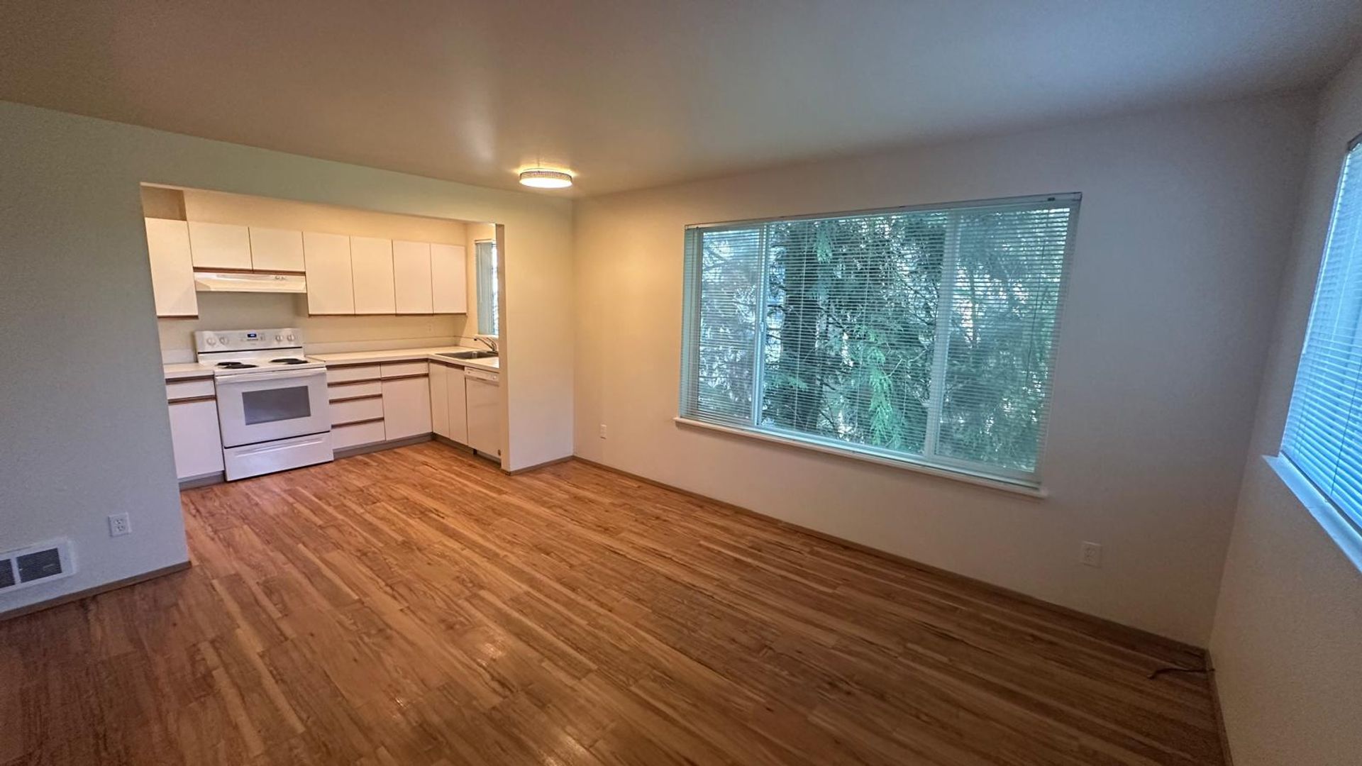 Seattle Apartment: 3210 SW Avalon Way