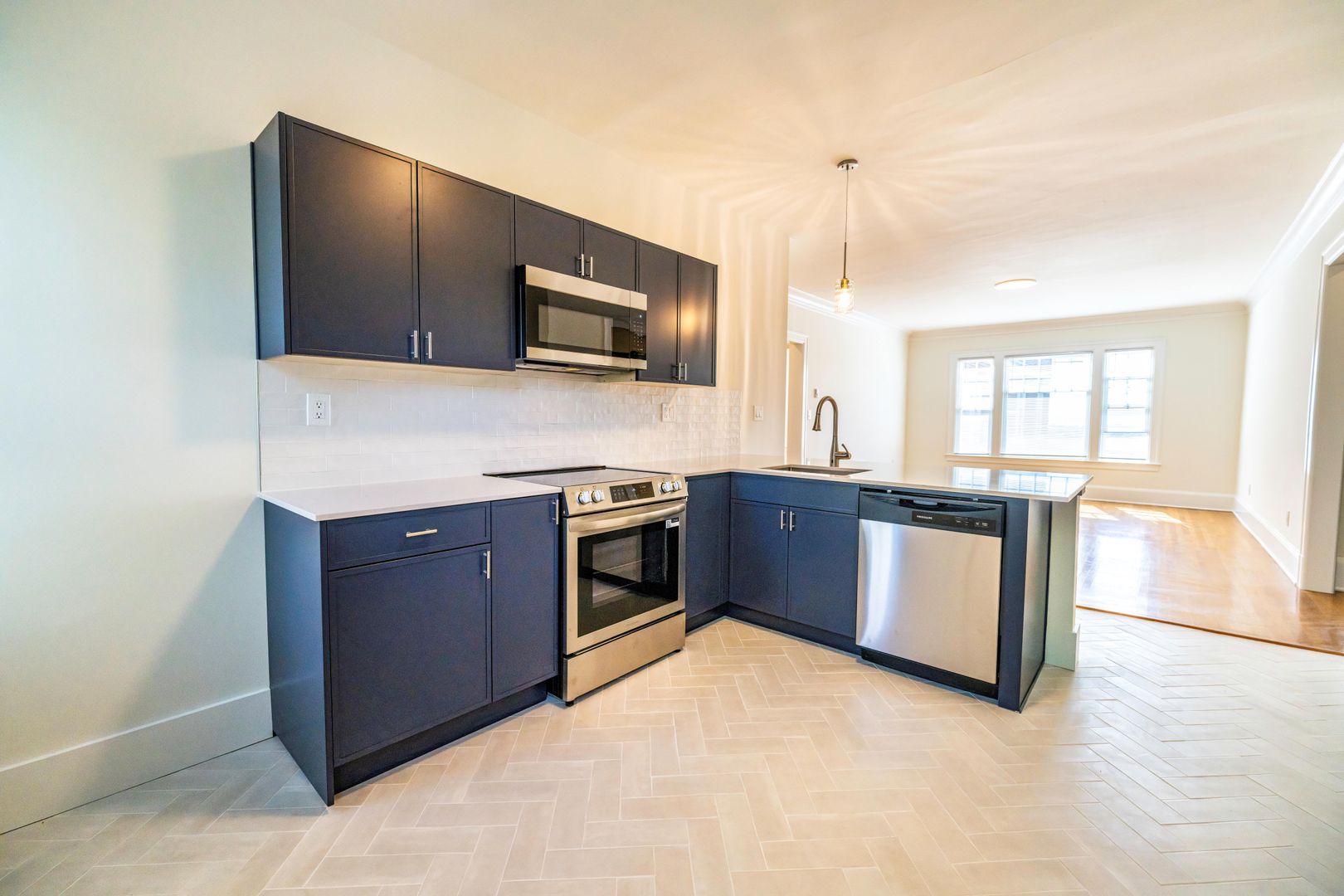 Seattle Apartment: 615 Bellevue Ave E
