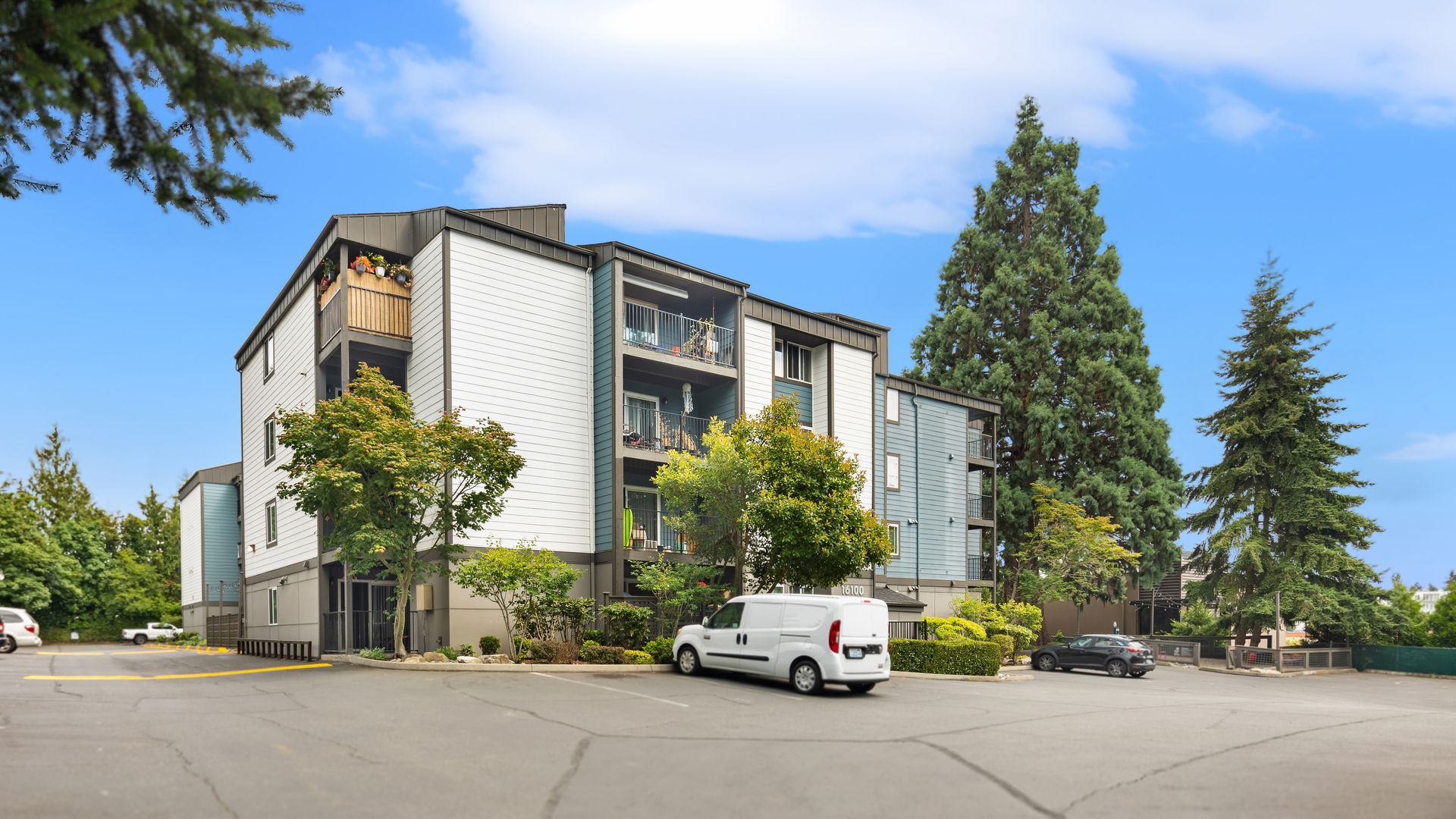 Shoreline Apartment: 16100 Linden Ave N