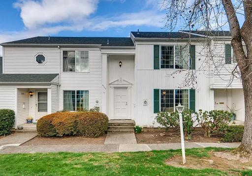 Lovely Townhome Located in Beaverton with Community Pool! Water/Sewer, Garbage & Recycling included in the Rent. – photo 1