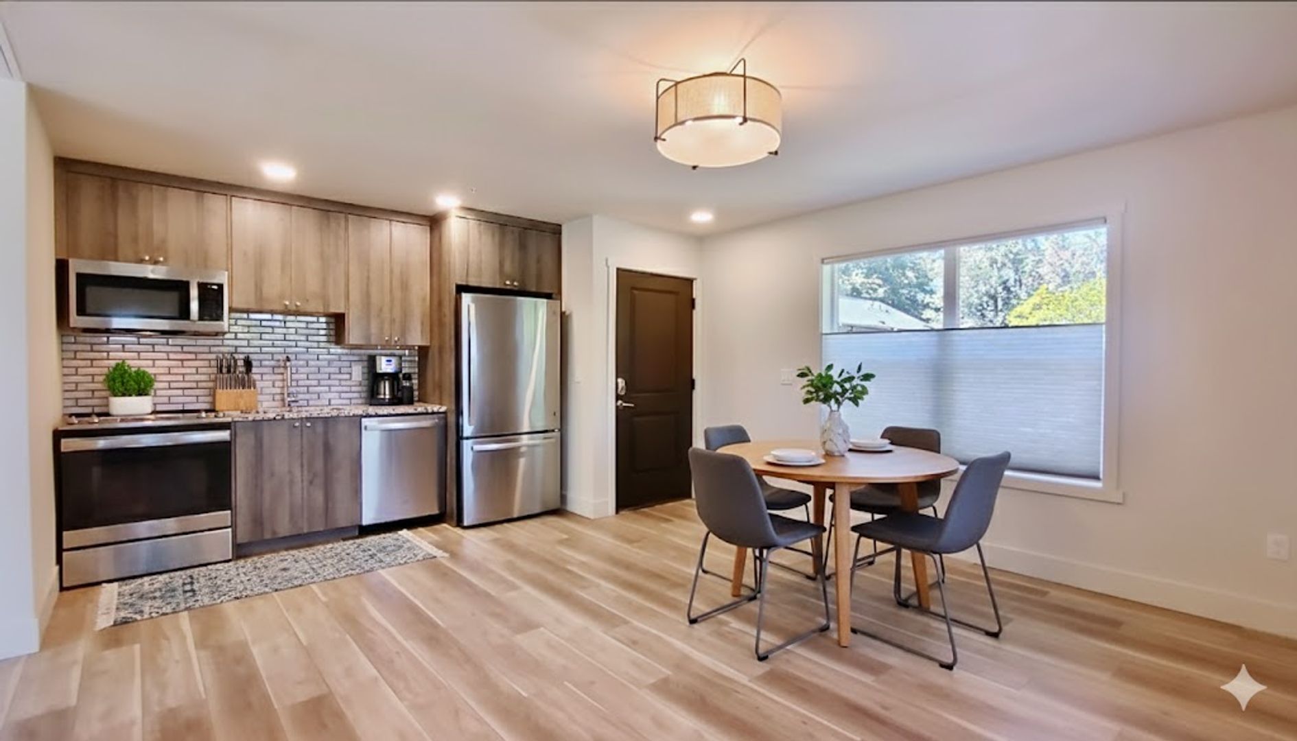 LAKE OSWEGO Apartment: 15948 QUARRY RD.