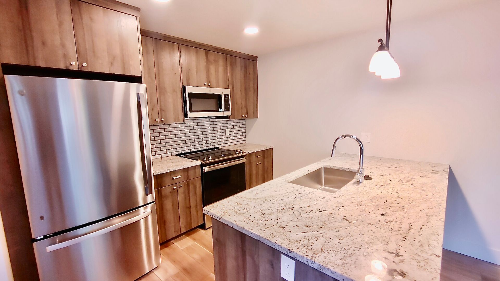 LAKE OSWEGO Apartment: 15948 QUARRY RD.