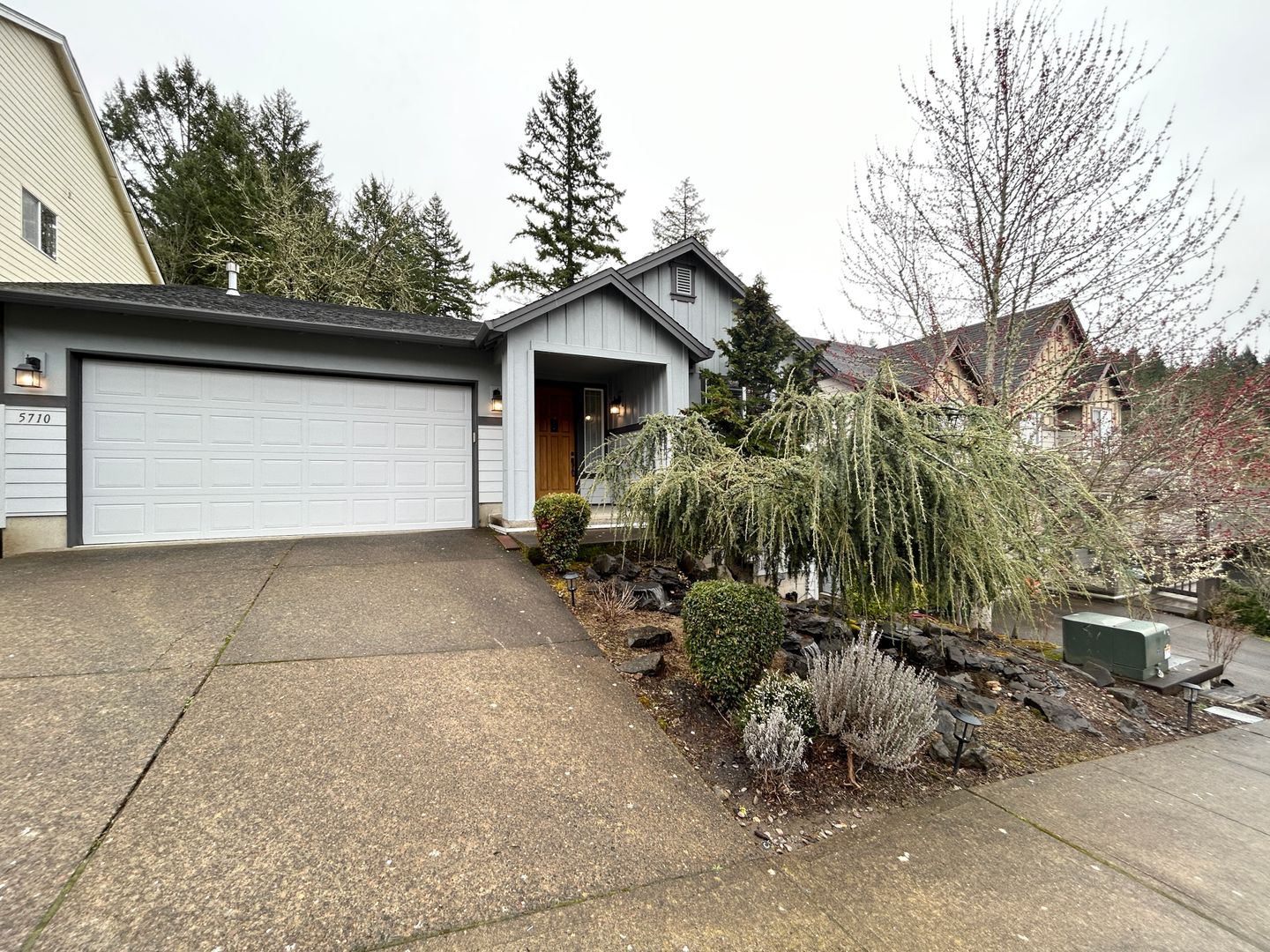 Spacious & Stylish NW Portland Home – Open Layout & Dual Decks