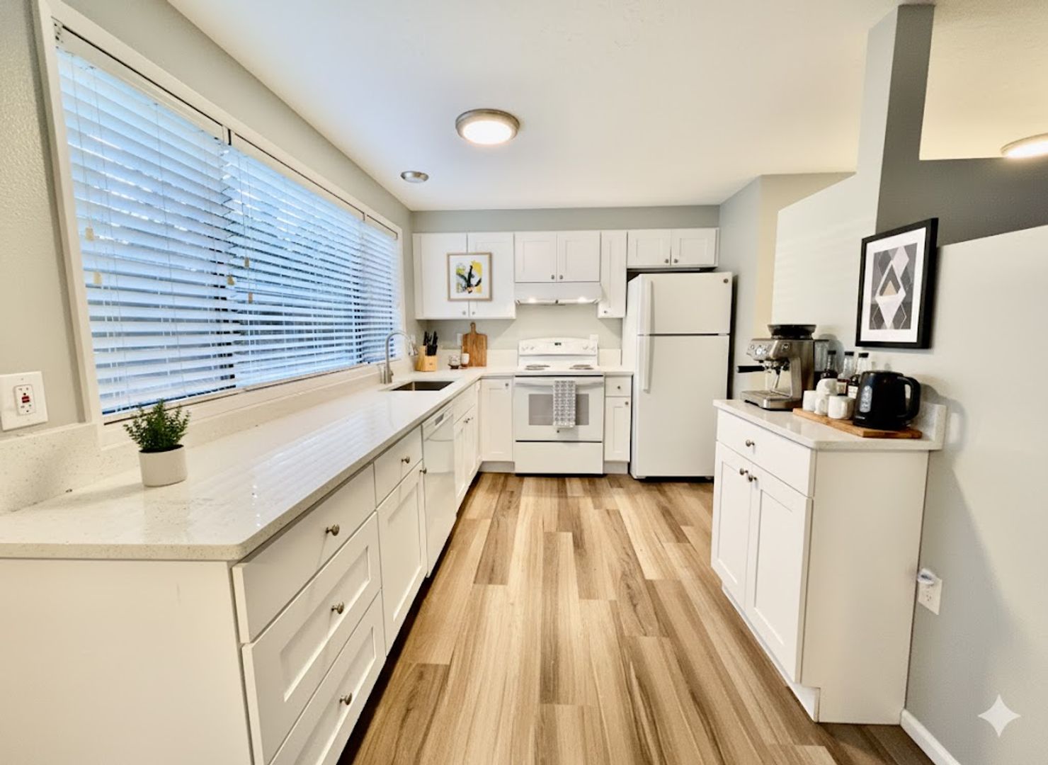 LAKE OSWEGO Apartment: 7191 - 7201 SW MONTAUK CIR