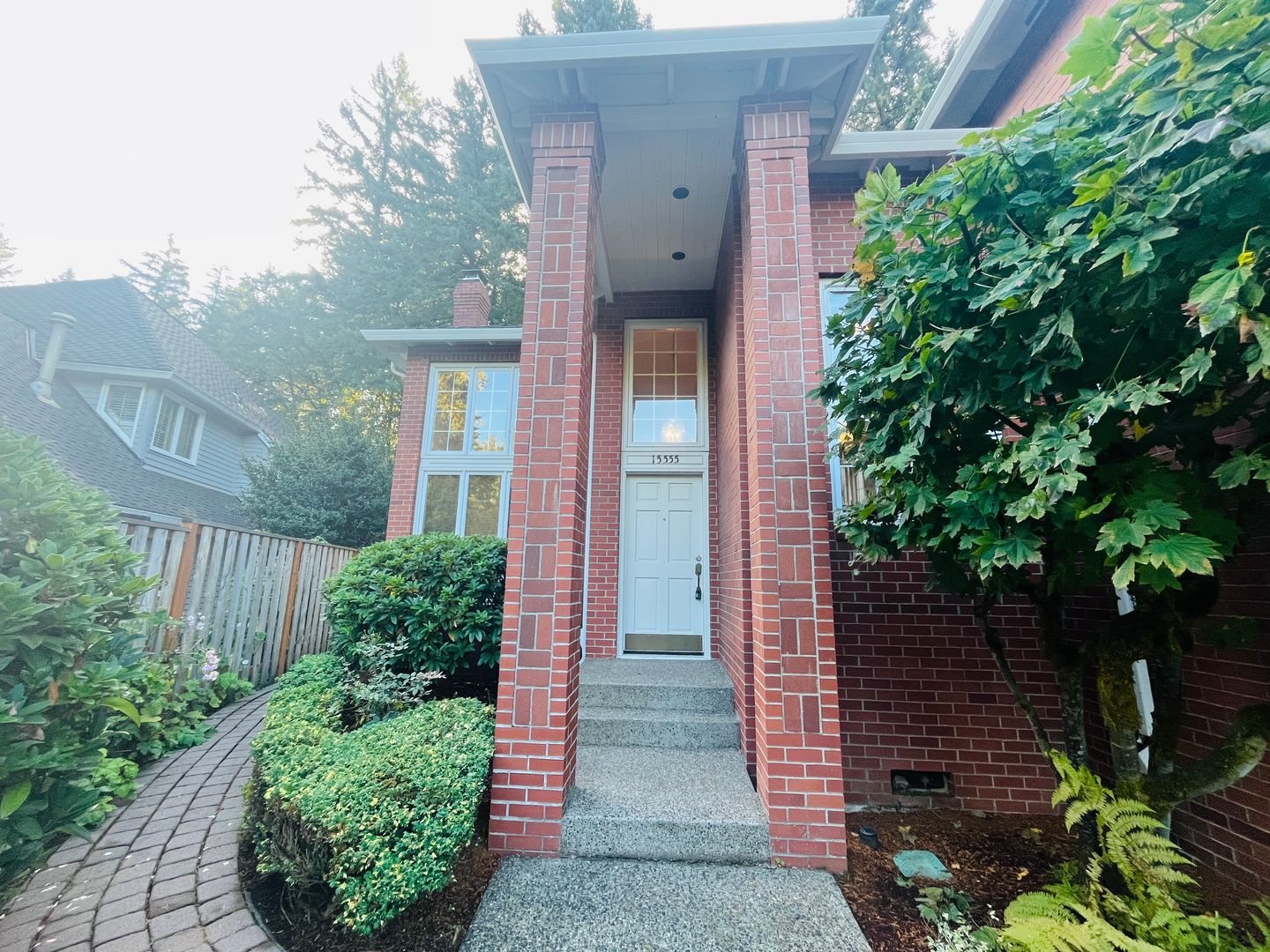 LAKE OSWEGO House: 15555 VILLAGE PARK COURT