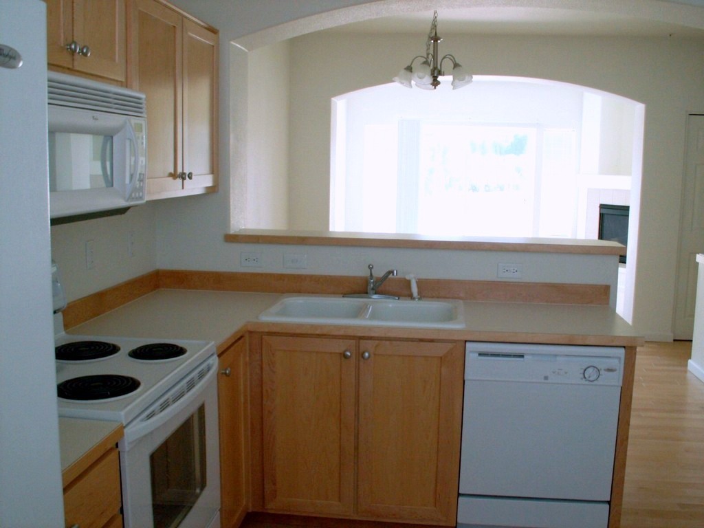 BEAVERTON House: 15200 SW WARBLER WAY