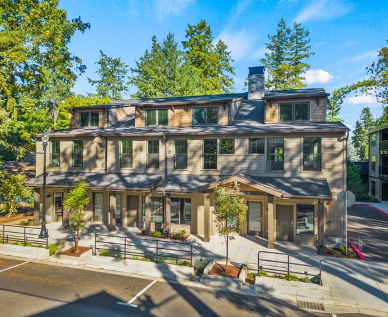 LAKE OSWEGO Apartment: 15948 QUARRY RD.