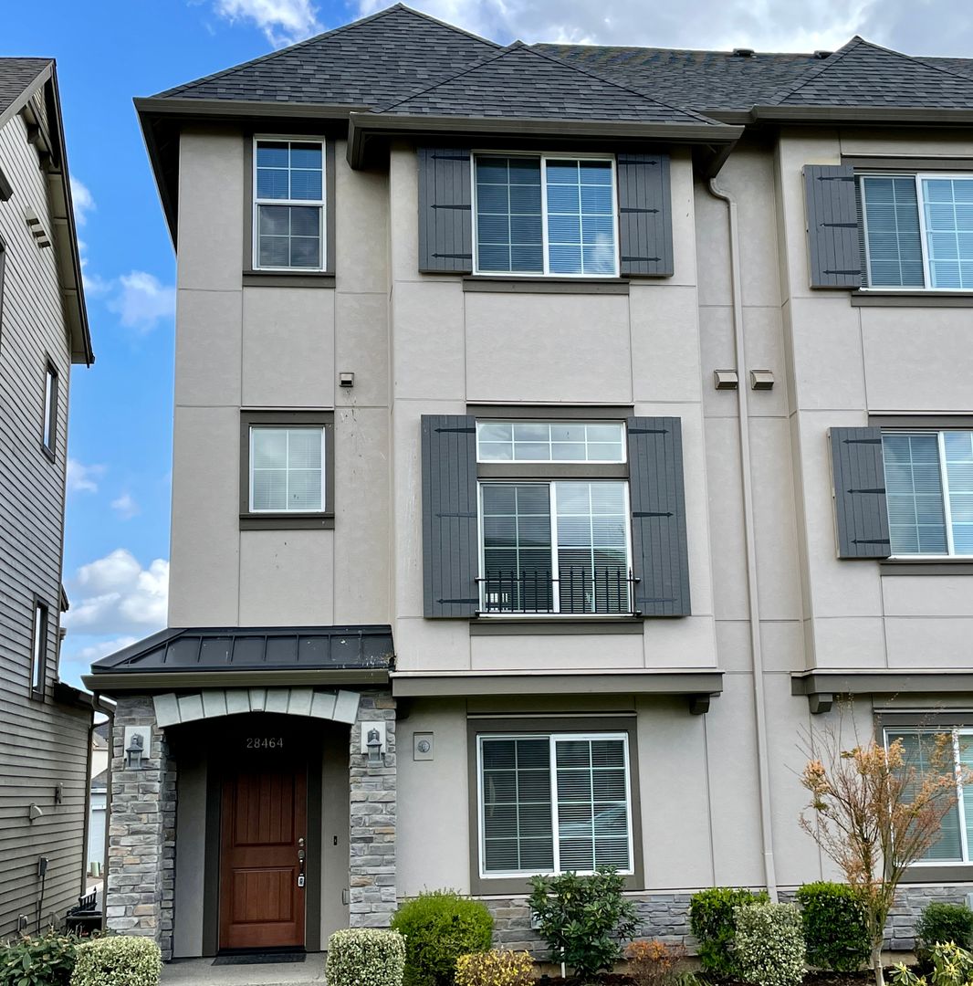 WILSONVILLE House: 28464 SW VILLEBOIS DR.