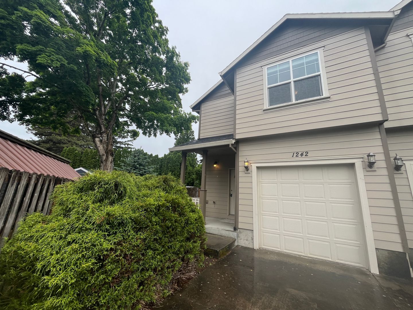 GRESHAM House: 1242 SE ROBERTS AVE.