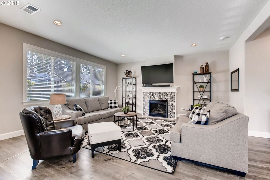 HILLSBORO House: 3772 SE WILLAMETTE AVE