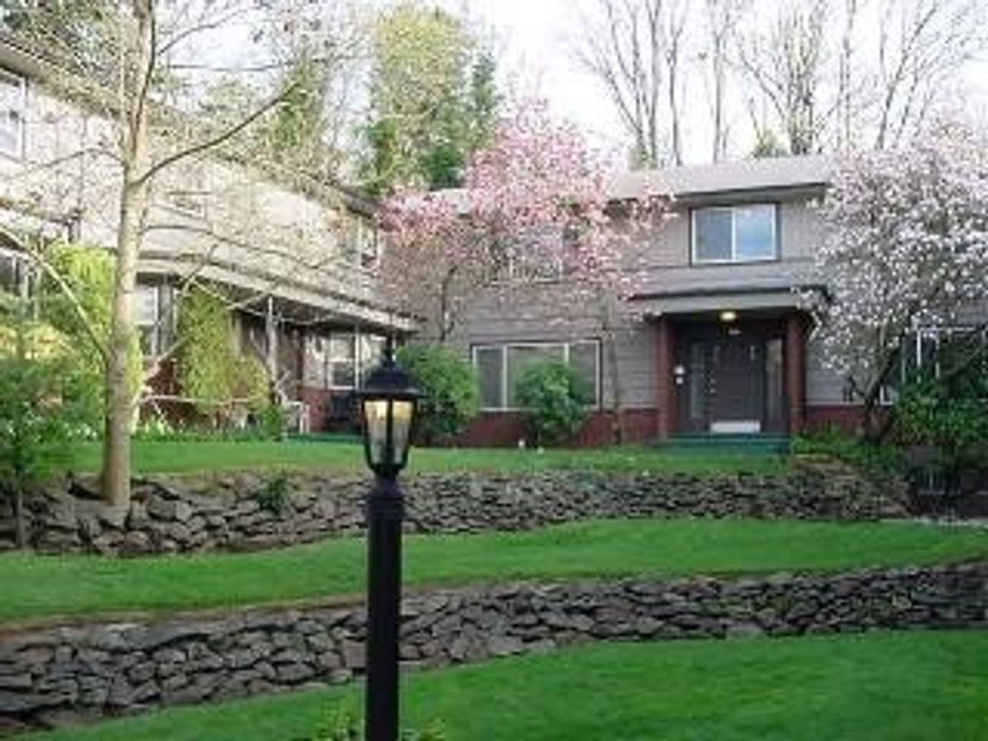 PORTLAND Apartment: 6634 E BURNSIDE #A-N