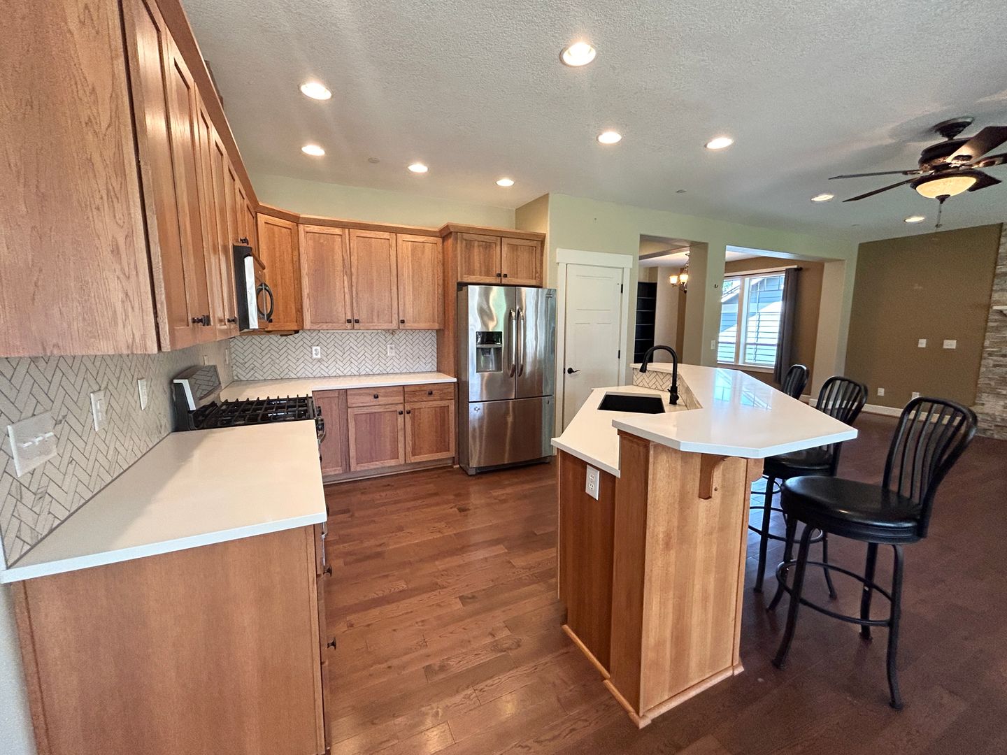 *Holiday Special - 1 month free rent with 12 month lease!* Beautiful 4 Bedroom 2 1/2 Bath Home With a Fantastic Back Yard Great for Entertaining is Located within 10 Minutes to Intel and Nike Headquarters! 