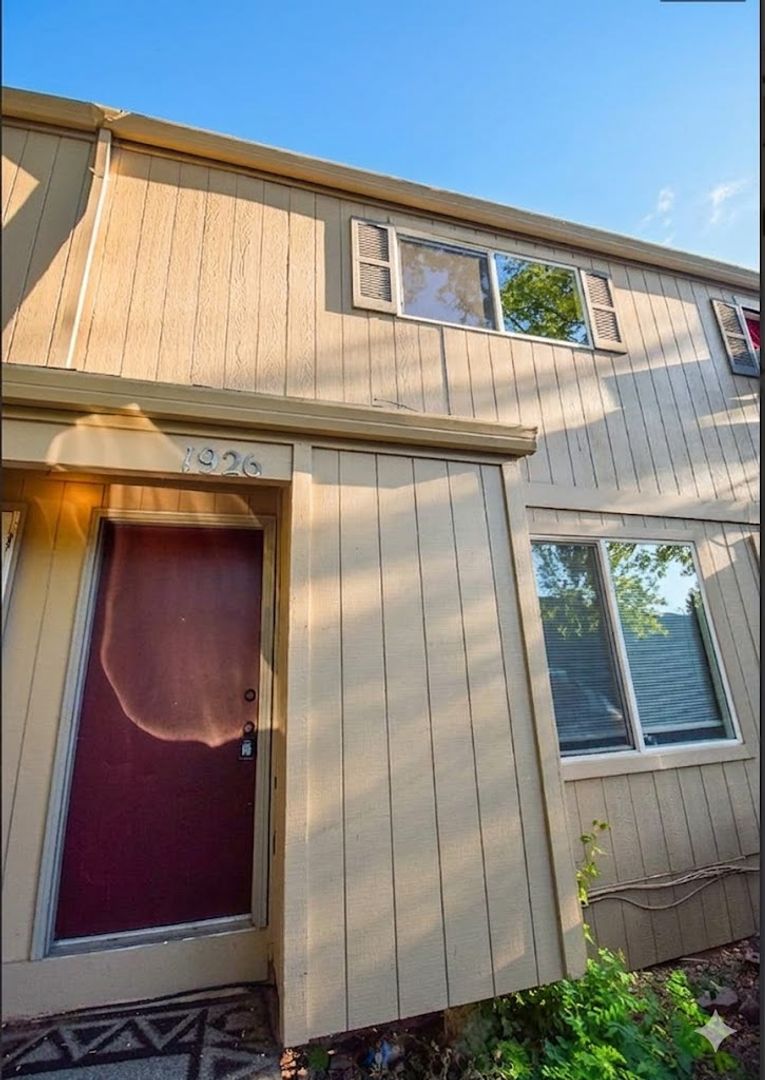 PORTLAND Apartment: 1924 - 1930 SW HUME CT.