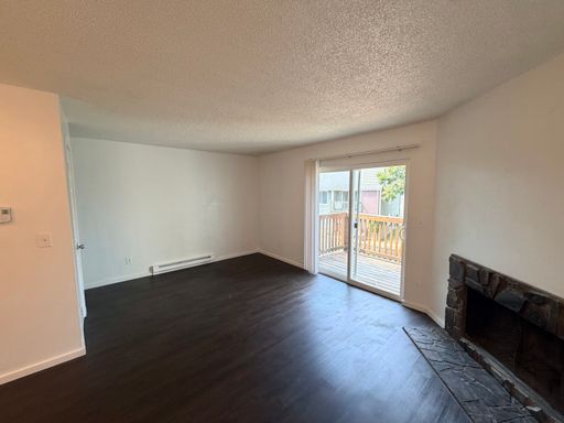 EXCELLENT VALUE - Most Utilities included. Upstairs unit in conveniently located Beaverton 4-plex – photo 1
