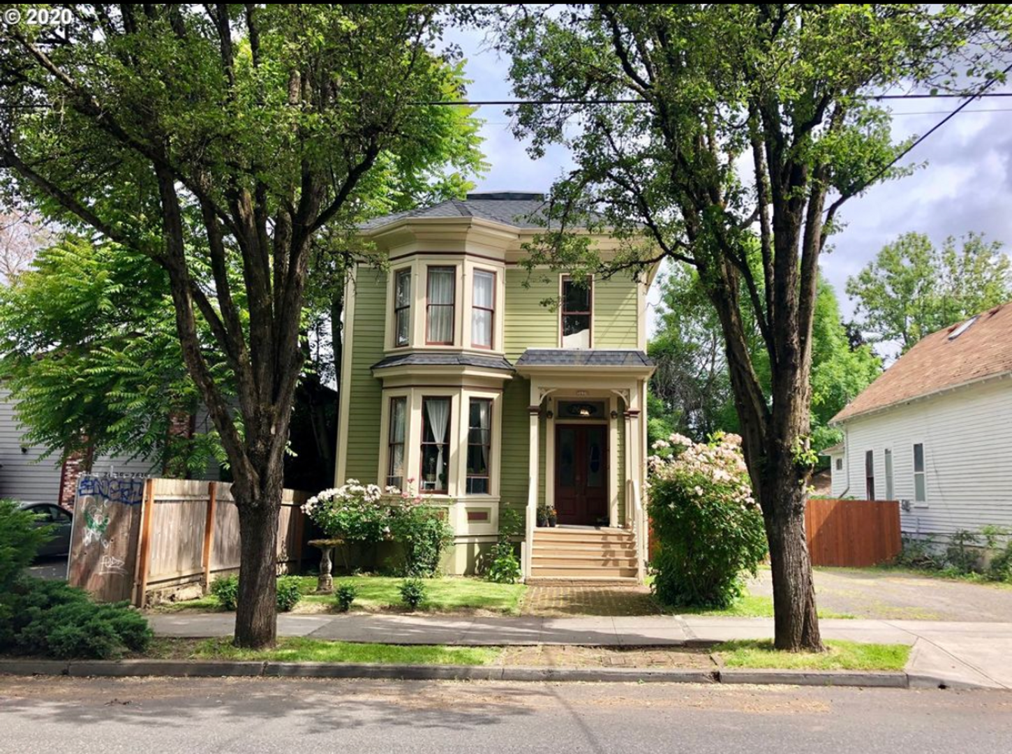 PORTLAND Apartment: 2625 SE STARK STREET