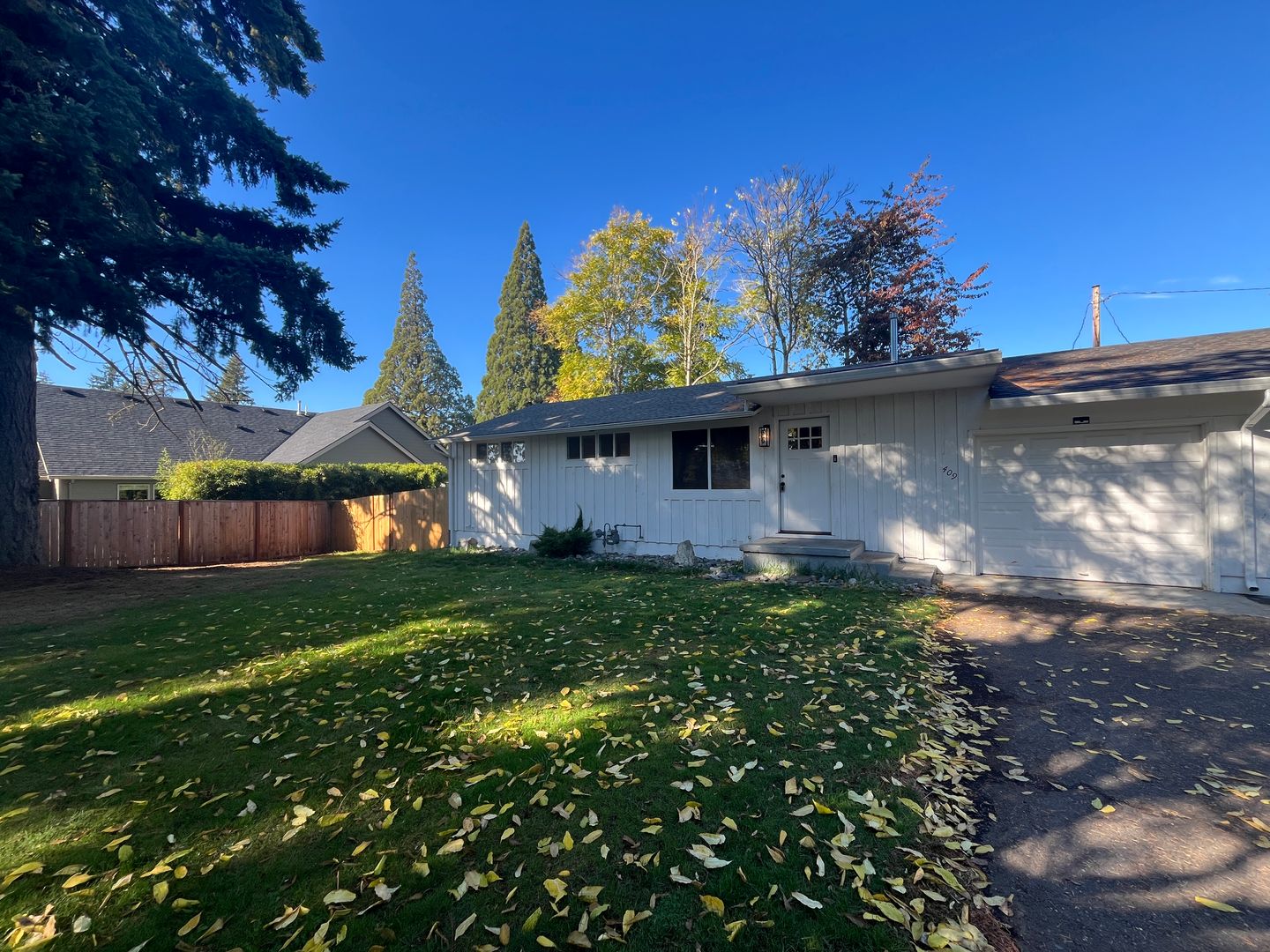 OREGON CITY Apartment: 409 & 411 EASTFIELD DR.