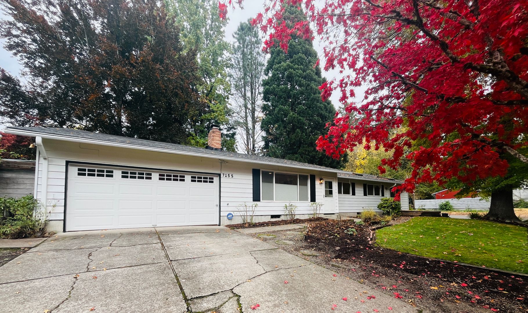 Welcome to this Charming One-level Home Located in the Beautiful Garden Home Neighborhood Close to Washington Square, Trader Joe's and Multnomah Village, Landscaping Included! 